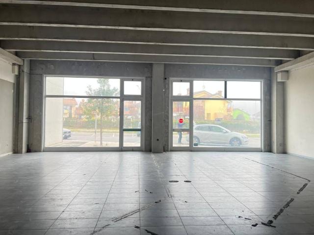 Locale Commerciale in affitto a Piemonte, Cuneo