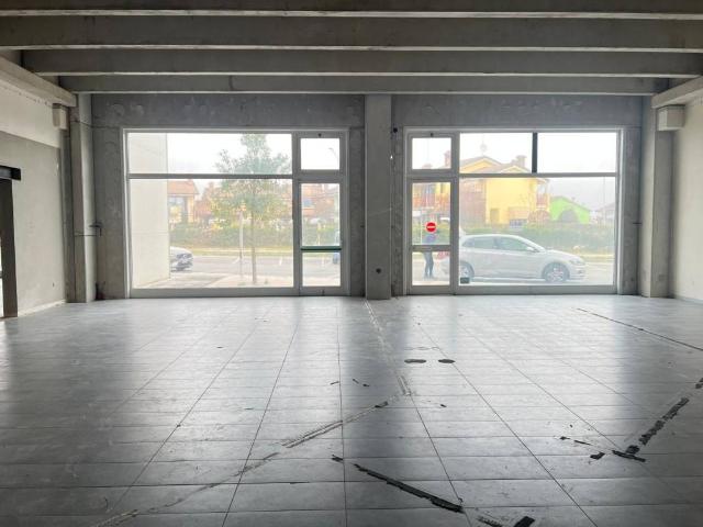Locale Commerciale in affitto a Piemonte, Cuneo