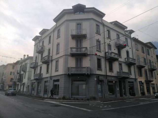 Locale Commerciale in affitto a Bellano, Lombardia