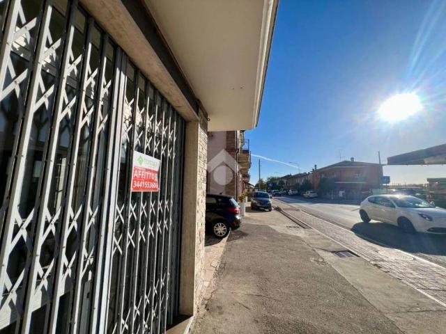 Locale Commerciale in affitto a Bellante, Abruzzo