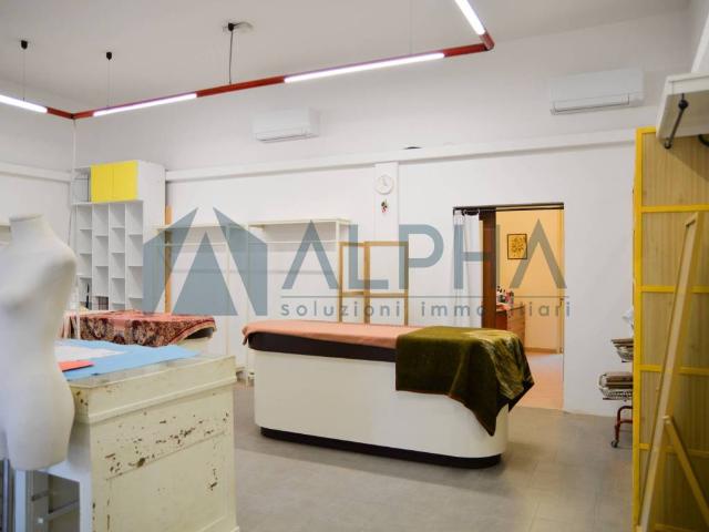 Locale Commerciale in affitto a Bellaria, Reggio Emilia