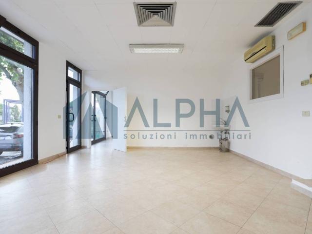 Locale Commerciale in affitto a Bellaria, Reggio Emilia