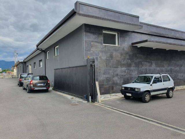Locale Commerciale in affitto a Bellizzi, Campania