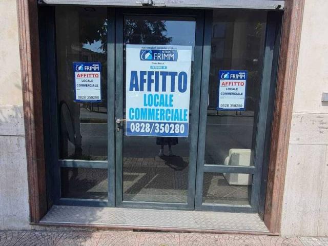 Locale Commerciale in affitto a Bellizzi, Campania