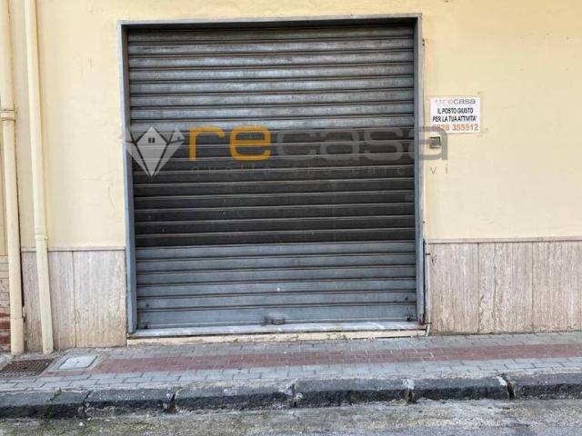 Locale Commerciale in affitto a Bellizzi, Campania