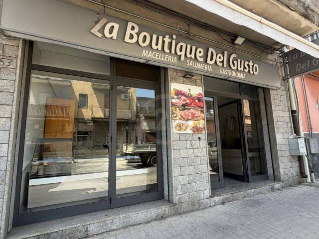Locale Commerciale in affitto a Belpasso, Sicilia