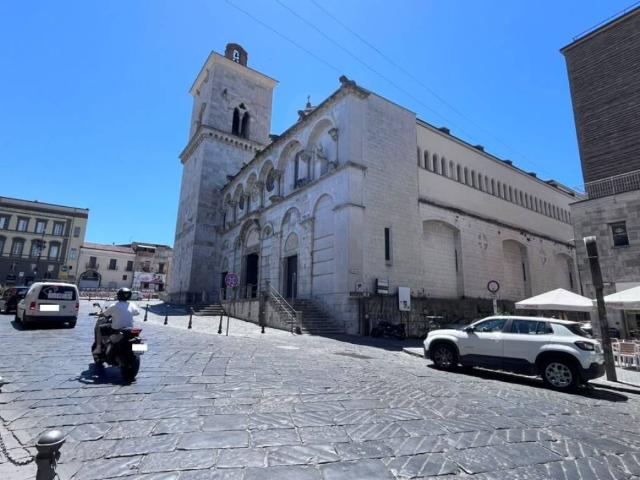 Locale Commerciale in affitto a Benevento, Campania
