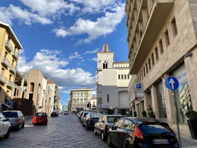 Locale Commerciale in affitto a Benevento, Campania
