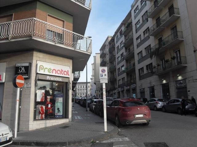 Locale Commerciale in affitto a Benevento, Campania