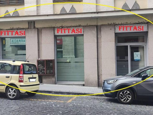 Locale Commerciale in affitto a Benevento, Campania