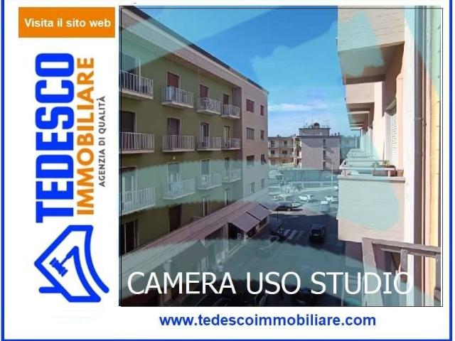 Locale Commerciale in affitto a Benevento, Campania