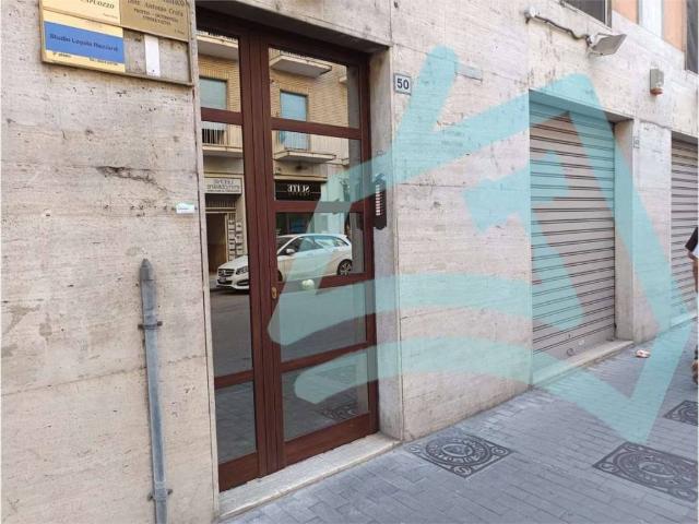 Locale Commerciale in affitto a Benevento, Campania