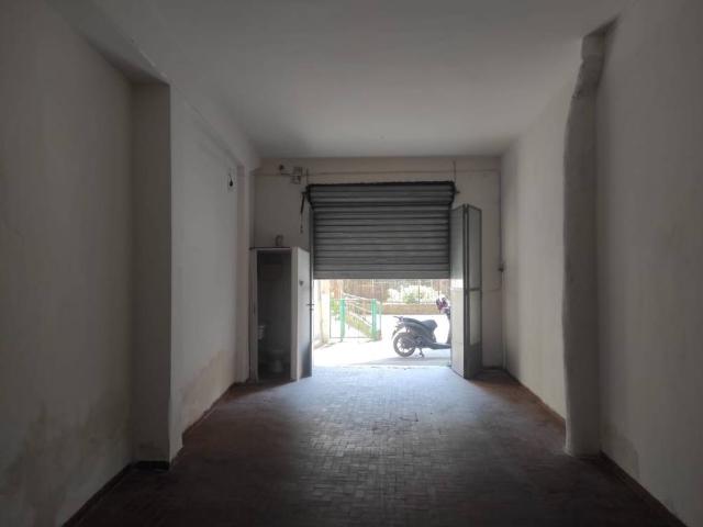 Locale Commerciale in affitto a Ponticelli, Benevento