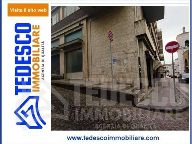 Locale Commerciale in affitto a Benevento, Campania