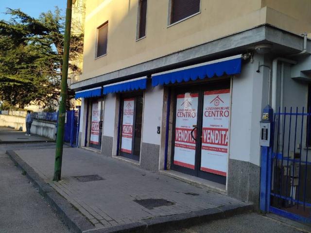 Locale Commerciale in affitto a Mellusi-Atlantici, Benevento