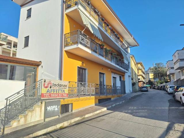 Locale Commerciale in affitto a Benevento, Campania