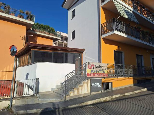 Locale Commerciale in affitto a Benevento, Campania