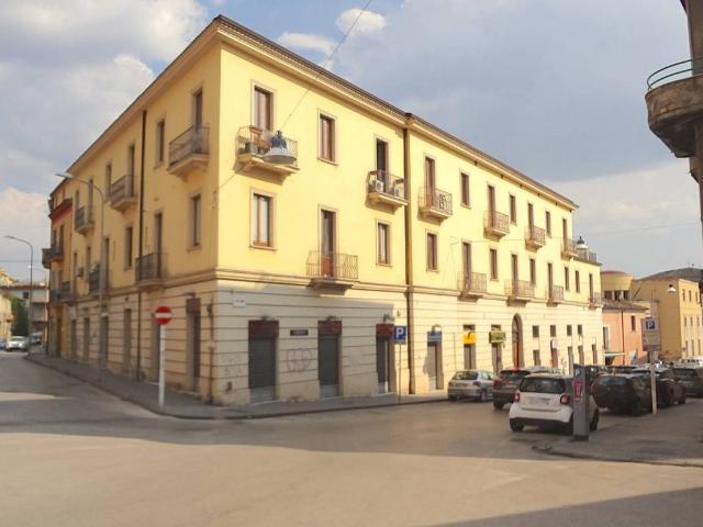 Locale Commerciale in affitto a Libertà, Benevento