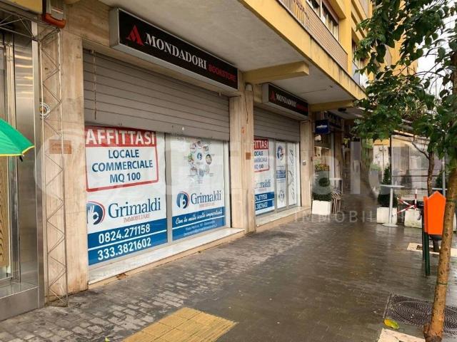 Locale Commerciale in affitto a Mellusi-Atlantici, Benevento