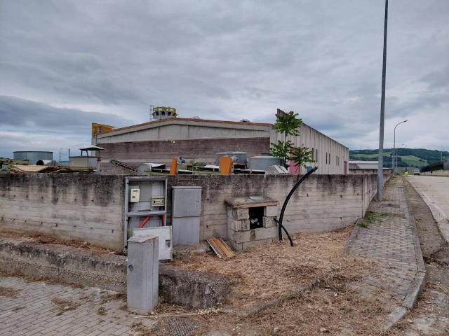 Locale Commerciale in affitto a Benevento, Campania