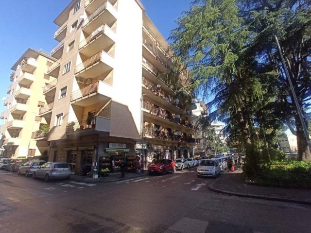 Locale Commerciale in affitto a Mellusi-Atlantici, Benevento