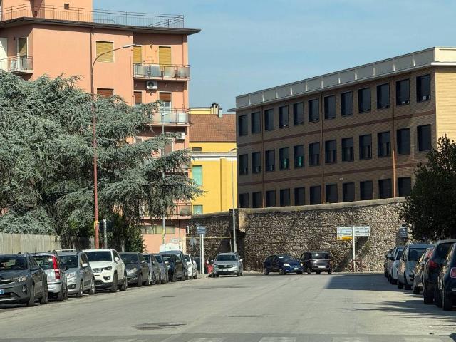 Locale Commerciale in affitto a Libertà, Benevento