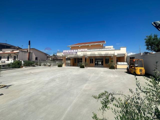 Locale Commerciale in affitto a Ponticelli, Benevento