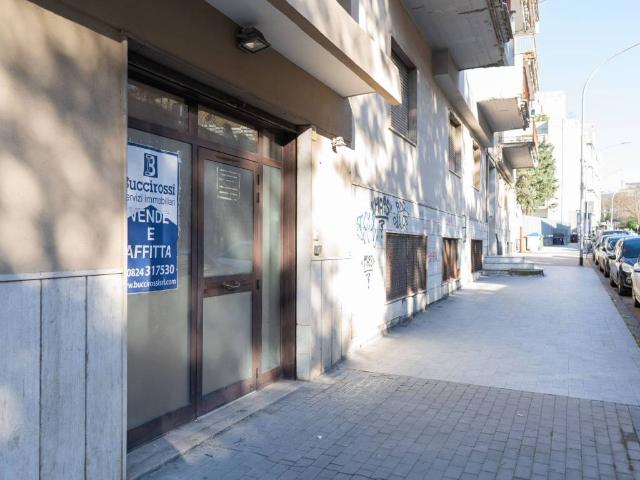 Locale Commerciale in affitto a Ponticelli, Benevento