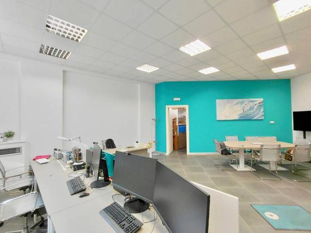 Locale Commerciale in affitto a Triggio, Benevento