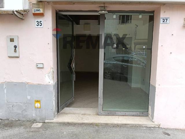 Locale Commerciale in affitto a Libertà, Benevento