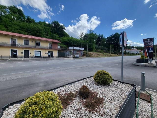 Locale Commerciale in affitto a Benevento, Campania
