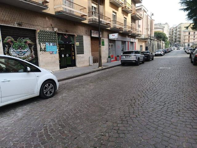 Locale Commerciale in affitto a Benevento, Campania