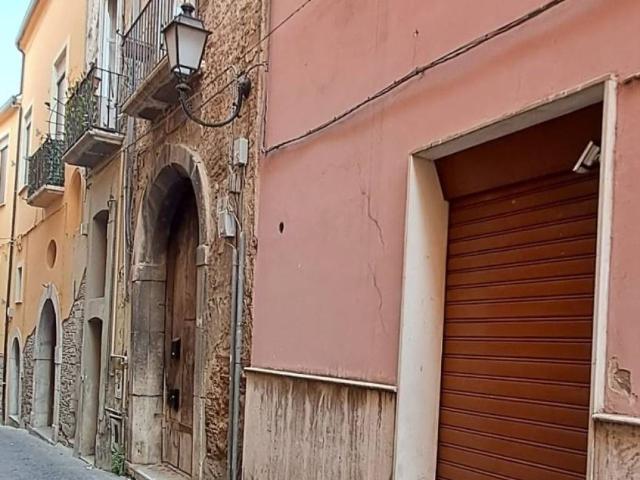Locale Commerciale in affitto a Ponticelli, Benevento