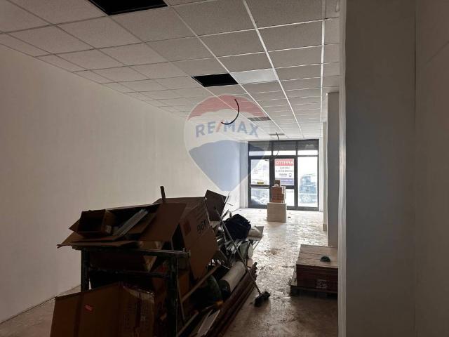 Locale Commerciale in affitto a Benevento, Campania