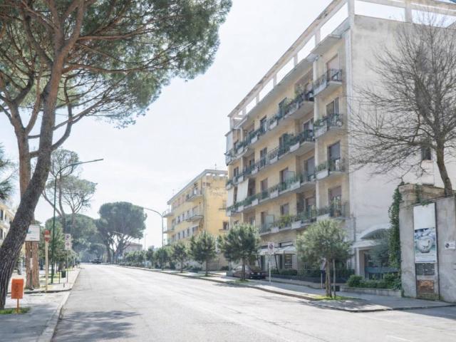 Locale Commerciale in affitto a Mellusi-Atlantici, Benevento