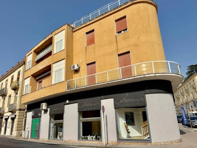 Locale Commerciale in affitto a Libertà, Benevento