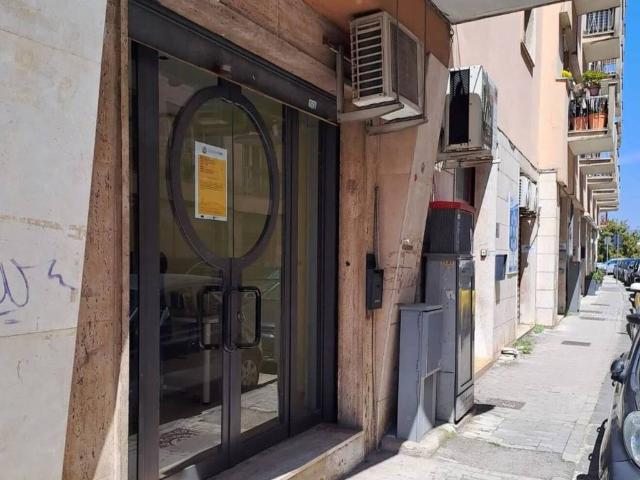 Locale Commerciale in affitto a Benevento, Campania