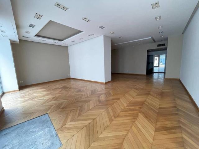 Locale Commerciale in affitto a Benevento, Campania