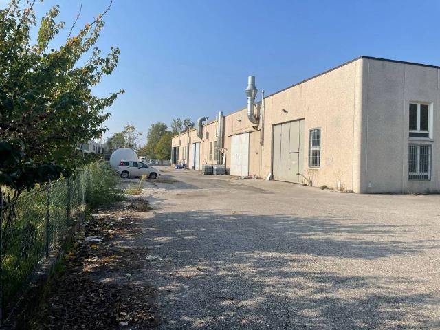 Locale Commerciale in affitto a Unione Reno Galliera, Bentivoglio