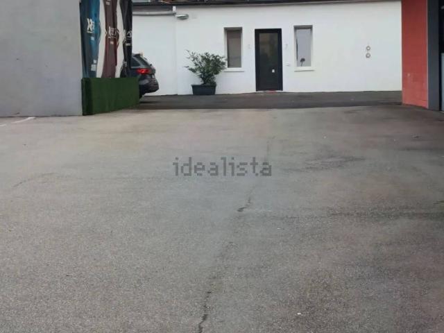 Locale Commerciale in affitto a Bergamo, Lombardia
