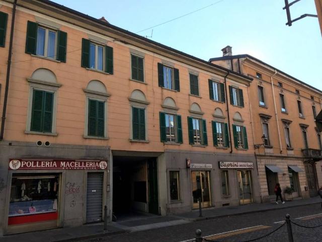 Locale Commerciale in affitto a Bergamo, Lombardia