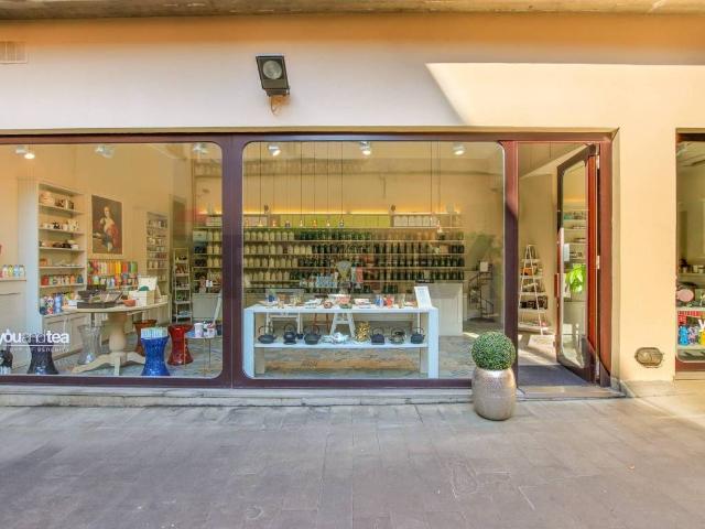 Locale Commerciale in affitto a Città Alta, Bergamo