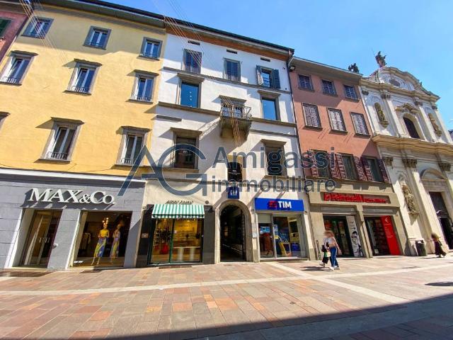 Locale Commerciale in affitto a Finazzi, Bergamo