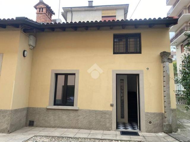 Locale Commerciale in affitto a Borgo Palazzo, Bergamo