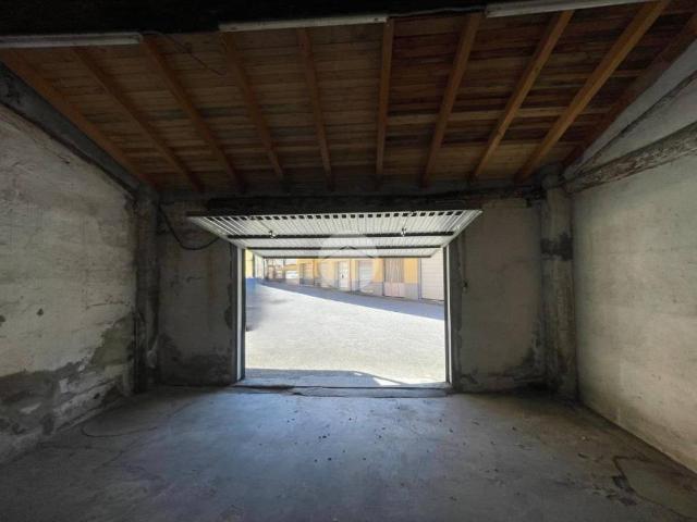 Locale Commerciale in affitto a Borgo Palazzo, Bergamo