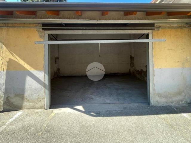 Locale Commerciale in affitto a Borgo Palazzo, Bergamo
