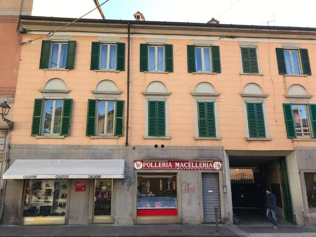 Locale Commerciale in affitto a Bergamo, Lombardia