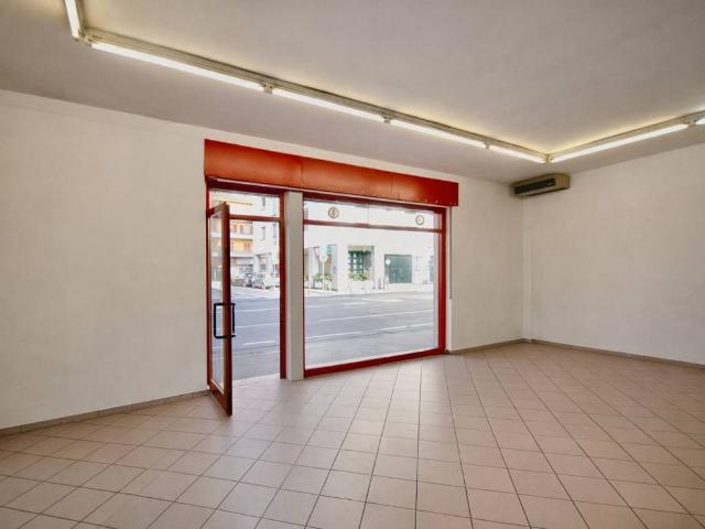 Locale Commerciale in affitto a Bergamo, Lombardia