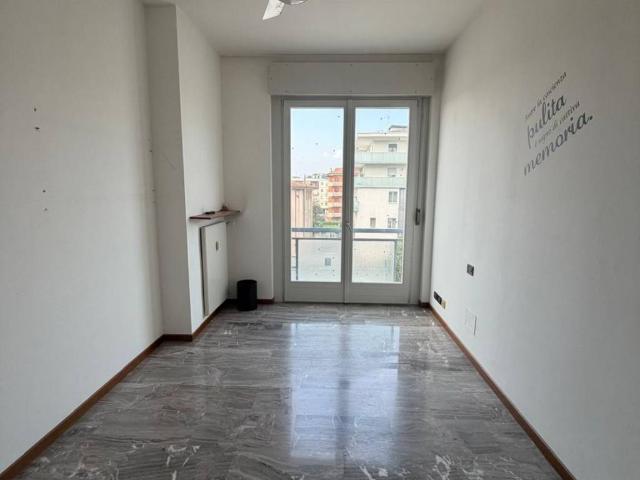 Locale Commerciale in affitto a Finazzi, Bergamo