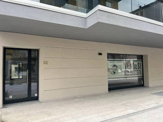 Locale Commerciale in affitto a Bergamo, Lombardia